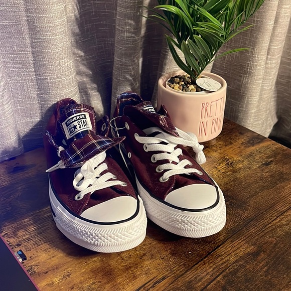 Converse Shoes - 🆕🖤 WOMENS CONVERSE CHUCK TAYLORS